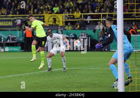 Dortmund, Allemagne.26 octobre 2021. Firo: 10/26/2021, Fuvuball, 1er Bundesliga, saison 2021/2022,DFB Cup, 2e tour, BVB, Borussia Dortmund - FC Ingolstadt but HAZARD pour le faire 2-0 Credit: dpa/Alamy Live News Banque D'Images