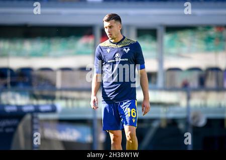 Stade Marcantonio Bentegodi, Vérone, Italie, 24 octobre 2021,Nicolo Casale (Vérone) portrait pendant l'échauffement pendant Hellas Verona FC vs SS Lazio - Banque D'Images