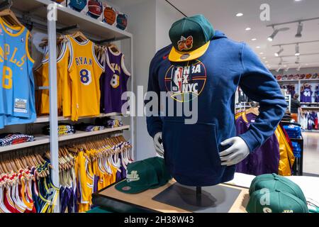 Magasin phare de la NBA pour les articles de marque des équipes de basket-ball professionnelles, New York City, États-Unis Banque D'Images