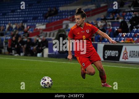 Angharad James en action pour le pays de Galles v Estonie - qualification de coupe du monde au stade de Cardiff City Banque D'Images