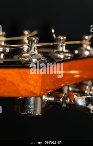 Mécanique D'une Guitare Classique Banque D'Images et Photos Libres De  Droits. Image 14271008