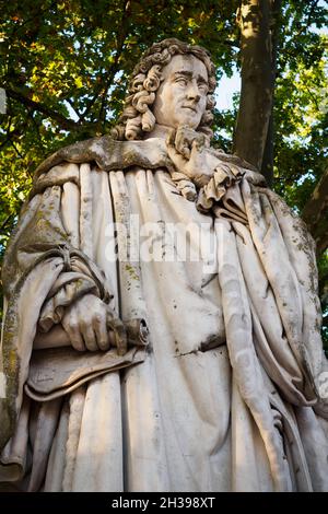 Portrait de la statue de Montesquieu dans le parc de la place des Quinconces à Bordeaux Banque D'Images