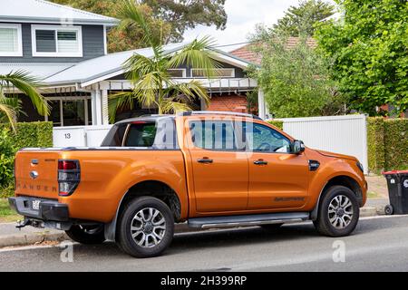 Piste sauvage de Ford Ranger dans l'orange Havane garée dans une rue de Sydney, Nouvelle-Galles du Sud, Australie Banque D'Images