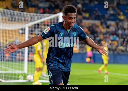 Villarreal, Espagne.26 octobre 2021.Anthony Lozano, de Cadix CF, célèbre pendant le match de football espagnol de la Liga entre Villarreal CF et Cadix CF à l'Estadio de la Ceramica.(Note finale; Villarreal CF 3:3 Cadix CF) crédit: SOPA Images Limited/Alay Live News Banque D'Images