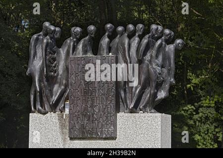 Mémorial aux victimes de la Marche de la mort de Dachau, par l'artiste Hubertus von Pilgrim au Palais de Blutenburg, Obermenzing, Munich, haute-Bavière Banque D'Images