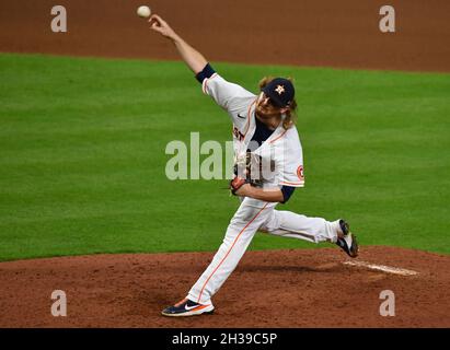 Houston, États-Unis.26 octobre 2021.Le pichet de secours d'Astros de Houston Ryne Stanek lance dans le 7ème dîner du jeu un contre les Astros de Houston dans la série mondiale de MLB à minute Maid Park à Houston, Texas, le mardi 26 octobre 2021.Photo de Maria Lysaker/UPI crédit: UPI/Alay Live News Banque D'Images