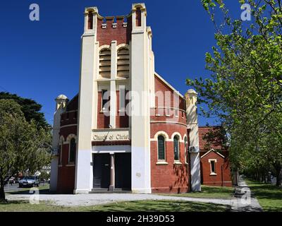 L'église du Centre de louange, également connue sous le nom d'église du Christ, au coin de Dandenong Rd et Alma Rd, éclairée par la lumière du soleil Banque D'Images