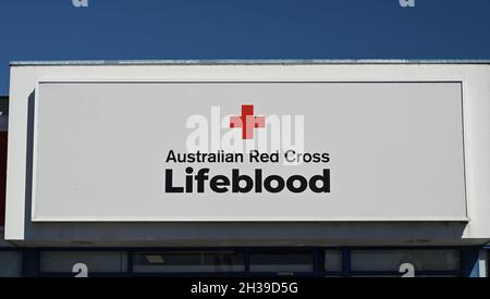 Affiche au-dessus de l'entrée d'un centre de dons de sang de la Croix-Rouge australienne Banque D'Images