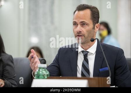 Michael Beckerman, vice-président et chef de la politique publique, Amériques, TikTok, comparaît lors d'une audience du Comité sénatorial sur le commerce, la science et les transports - sous-comité sur la protection des consommateurs, la sécurité des produits et la sécurité des données pour examiner la protection des enfants en ligne, en se concentrant sur Snapchat, TikTok,Et YouTube, dans le bureau du Sénat Russell à Washington, DC, Etats-Unis, le mardi 26 octobre,2021. Photo de Rod Lamkey/CNP/ABACAPRESS.COM Banque D'Images