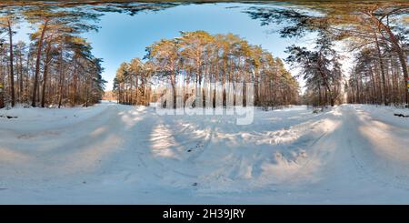 Vue panoramique à 360° de Paysage magnifique avec arbres route bleue ciel soleil neige en hiver 3D panorama sphérique avec angle de vue de 360 degrés prêt pour la réalité virtuelle vr Full