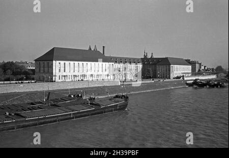 Ein Besuch im Rheinischen Museum à Köln, Allemagne 1930er Jahre.Visite du musée Rheinisches à Cologne, Allemagne des années 1930. Banque D'Images