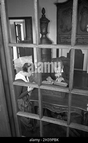 Ein Besuch im Rheinischen Museum à Köln, Allemagne 1930er Jahre.Visite du musée Rheinisches à Cologne, Allemagne des années 1930. Banque D'Images