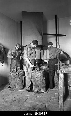 Ein Besuch im Rheinischen Museum à Köln, Allemagne 1930er Jahre.Visite du musée Rheinisches à Cologne, Allemagne des années 1930. Banque D'Images