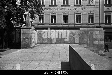 Spaziergang urch Cottbus, hier Denkmal zum 30.Januar 1933, Deutschland 1930er Jahre.En vous promenant dans la ville de Cottbus, Allemagne des années 1930. Banque D'Images