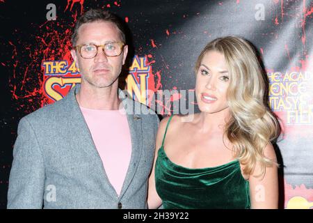 Los Angeles, Californie.26 octobre 2021.Devon Sawa, Dawni Sahanovitch à l'arrivée pour la 46e édition annuelle des Saturn Awards, Los Angeles Marriott Burbank Airport, Los Angeles, CA 26 octobre 2021.Crédit : Priscilla Grant/Everett Collection/Alay Live News Banque D'Images