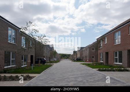 Nouvelles maisons à Joseph Lancaster Lane, le nouveau développement dans le nord de Chichester, West Sussex, Angleterre, Royaume-Uni. Banque D'Images
