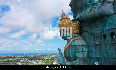 Gros plan du Seigneur Vishnu qui fait partie de la statue de Garuda Wisnu Kencana.Le monument le plus emblématique de Bali Banque D'Images