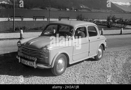 Ein NSU Fiat Neckar 1100 103 H, Deutschland 1950er Jahre.A NSU Fiat Type Neckar 1100 103 H, Allemagne dans les années 1950. Banque D'Images