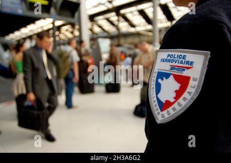 FRANCE.PARIS (75) GARE DE LYON - SNCF COMPAGNIE FERROVIAIRE FRANÇAISE (POLICE FERROVIAIRE) Banque D'Images