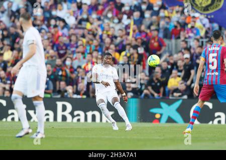 Barcelone, Espagne.24 octobre 2021.David Alaba (Real) football : Espagnol 'la Liga Santander' match entre le FC Barcelone 1-2 Real Madrid CF au Camp Nou à Barcelone, Espagne .Crédit: Mutsu Kawamori/AFLO/Alay Live News Banque D'Images