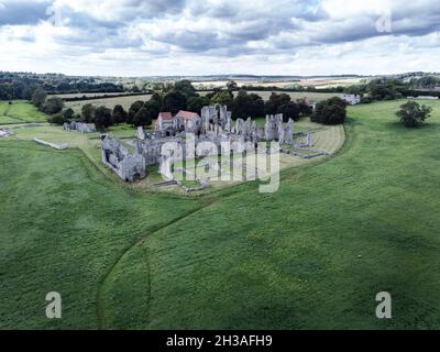 Vue aérienne paysage image des ruines du Prieuré de Castle Acre un bâtiment médiéval dans le village de Castle Acre Norfolk Angleterre Banque D'Images