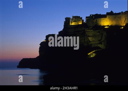 FRANCE.CORSE DU SUD (2A) VILLAGE DE BONIFACIO Banque D'Images