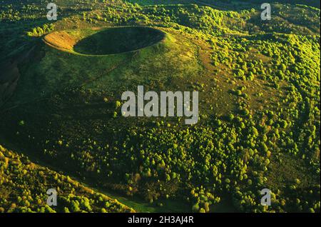 FRANCE.AUVERGNE.RÉGION CENTRALE DU MASSIF.PUY DE DOME (63) GAMME VULCANOS.PUY DE PARRIOU (VOLCAN DE PARIOU) Banque D'Images