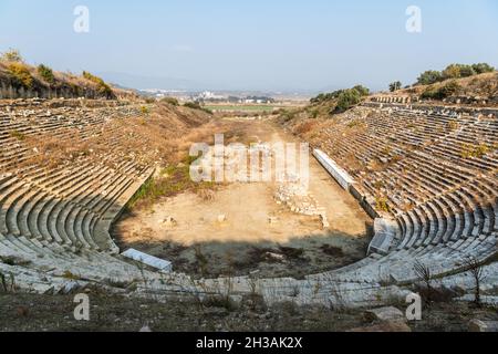 Le stade de Magnésie sur le site antique de Maeander dans la province d'Aydin en Turquie.Le stade date du 1er au 2ème siècle après J.-C.Les restes du Stadiu Banque D'Images