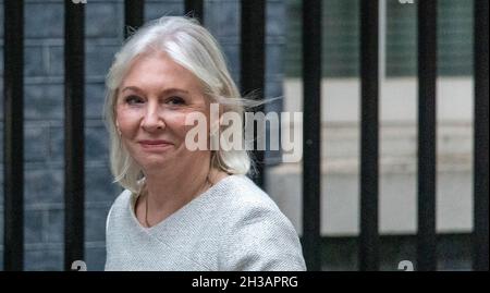 Londres, Royaume-Uni.27 octobre 2021.Nadine Dorries, secrétaire à la Culture au 10 Downing Street Londres.Crédit : Ian Davidson/Alay Live News Banque D'Images