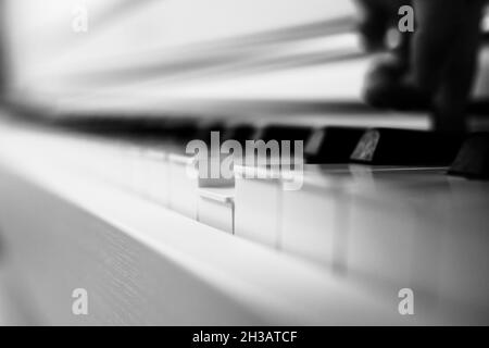 Touches de piano et une pression.Photo en noir et blanc.Photo abstraite. Banque D'Images