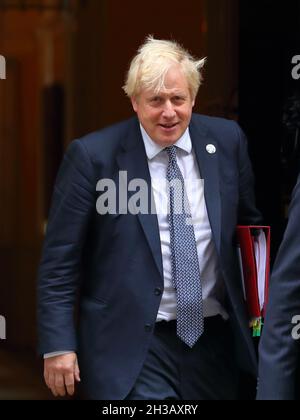 Londres, Angleterre, Royaume-Uni.27 octobre 2021.Le Premier ministre optimiste Boris Johnson quitte le 10 Downing Street pour que la Chambre des communes écoute le discours du budget de Rishi Sunak.Credit: Uwe Deffner / Alamy Live News Banque D'Images