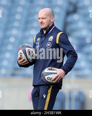 Photo du dossier datée du 13-03-2021 de l'entraîneur-chef d'Écosse Gregor Townsend pendant la course du capitaine au stade BT Murrayfield, à Édimbourg.L'entraîneur-chef écossais Gregor Townsend a choisi des co-capitaines pour le Test d'automne de ce samedi contre les Tonga car il veut voir Ali Price et Jamie Ritchie continuer leur développement en tant que leaders.Date de publication : le mercredi 27 octobre 2021. Banque D'Images