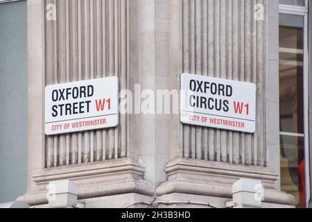 Détail des panneaux Oxford Street et Oxford Circus, Westminster, Londres, Royaume-Uni Banque D'Images