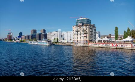 Skyline Berlin, Blick von Oberbaumbruecke Richtung East Side Gallery, Media Spree, Pirates de Berlin, Speicher, Zalando, Niveaux de vie, Mercedes, Pie Banque D'Images