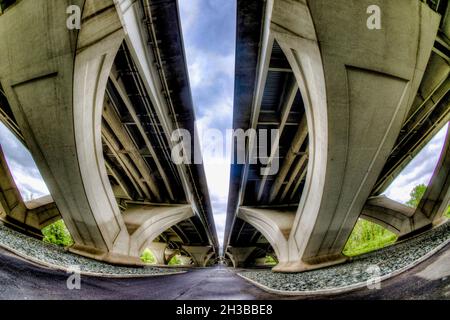 Sous le Woodrow Wilson Memorial Bridge, dans Jones point Park, Alexandria, Virginie Banque D'Images