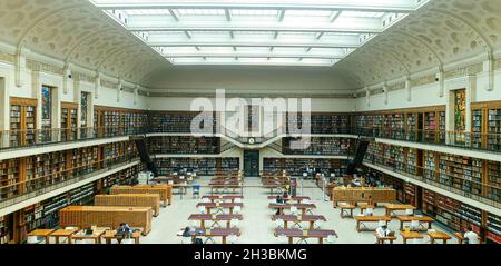 SYDNEY, AUSTRALIE - 17 septembre 2021 : salle d'étude intérieure de la bibliothèque publique de NSW à Sydney, Australie Banque D'Images