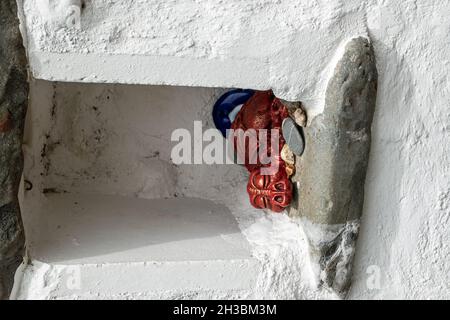 Y Ddraig Goch (le dragon rouge) dans un point de poste de chalet. Banque D'Images