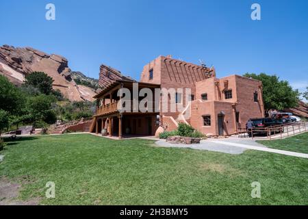 Colorado, États-Unis - 30 juillet 2021 : poste de commerce et musée de musique au parc Red Rocks et amphithéâtre de Morrison Colorado Banque D'Images