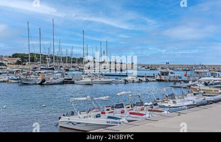 Le port de plaisance et de plaisance de San Vito Lo Capo, Sicile, Italie Banque D'Images