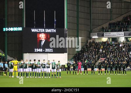 Un hommage sur grand écran à feu Walter Smith avant le match cinch Premiership à Easter Road, Édimbourg.L'ancien Rangers, Everton et Walter Smith, directeur de l'Écosse, sont décédés mardi à l'âge de 73 ans.Date de la photo: Mercredi 27 octobre 2021. Banque D'Images