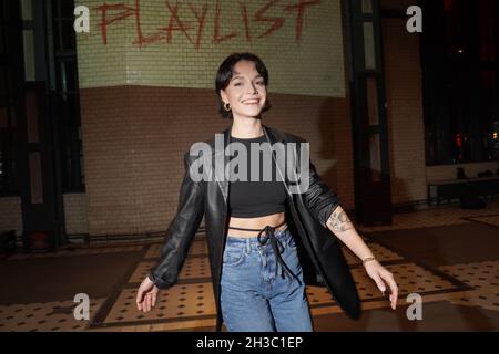 Berlin, Allemagne.27 octobre 2021.Le musicien Lotte à la première du livre 'Playlist'.Credit: Jörg Carstensen/dpa/Alay Live News Banque D'Images