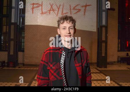 Berlin, Allemagne.27 octobre 2021.Le musicien Tim Bendzko à la première du livre 'Playlist'.Credit: Jörg Carstensen/dpa/Alay Live News Banque D'Images