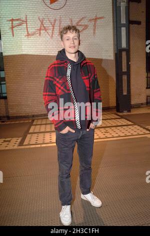 Berlin, Allemagne.27 octobre 2021.Le musicien Tim Bendzko à la première du livre 'Playlist'.Credit: Jörg Carstensen/dpa/Alay Live News Banque D'Images