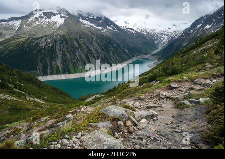 Schlegeis Stausee vue sur le lac depuis le sentier de randonnée de montagne. Zillertal, Autriche, Europe Banque D'Images