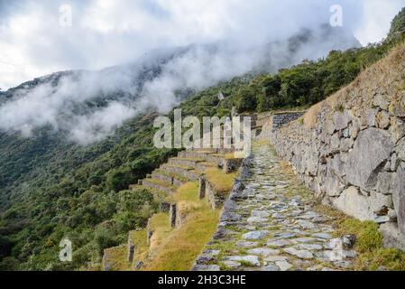 Routes pavées à Machu Picchu, Cuzco, Pérou. Banque D'Images