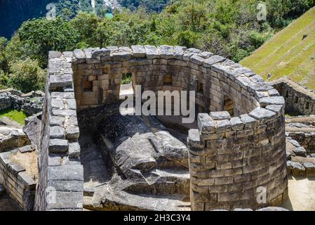 Temple du Soleil, ou Torreon, a été construit en alignement avec le soleil.Machu Picchu, Cuzco, Pérou. Banque D'Images