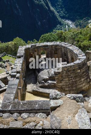 Temple du Soleil, ou Torreon, a été construit en alignement avec le soleil.Machu Picchu, Cuzco, Pérou. Banque D'Images