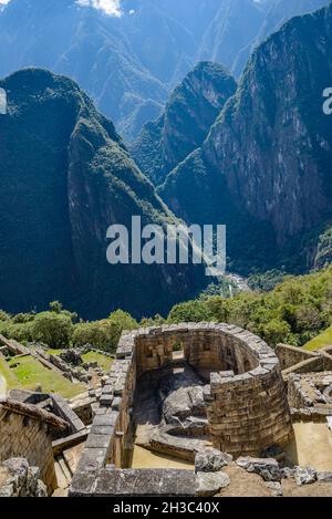 Temple du Soleil, ou Torreon, a été construit en alignement avec le soleil.Machu Picchu, Cuzco, Pérou. Banque D'Images