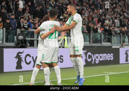 Maxime Lopez de l'US Sassuolo célébrant avec ses coéquipiers lors de la série italienne Un match de football entre Juventus FC et US Sassuolo le 27 octobre 2021 au stade Allianz de Turin, Italie Banque D'Images