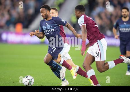 Londres, Royaume-Uni.27 octobre 2021.Raheem Sterling de Manchester City lors du match de la coupe EFL Carabao Round de 16 entre West Ham United et Manchester City au stade de Londres, Parc olympique Queen Elizabeth, Londres, Angleterre, le 27 octobre 2021.Photo de Salvio Calabre.Utilisation éditoriale uniquement, licence requise pour une utilisation commerciale.Aucune utilisation dans les Paris, les jeux ou les publications d'un seul club/ligue/joueur.Crédit : UK Sports pics Ltd/Alay Live News Banque D'Images